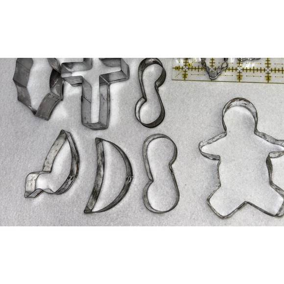 Lot of 14 Metal Cookie Cutters Various Shapes And Seasonal Designs - Picture 7 of 7
